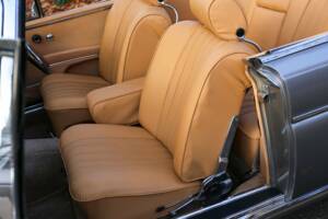 Image 27/50 of Mercedes-Benz 220 SE b (1966)