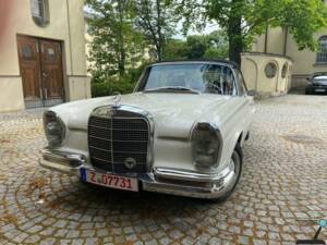 Image 7/77 of Mercedes-Benz 250 SE (1966)