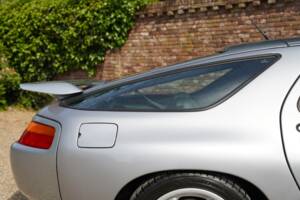 Image 15/50 of Porsche 928 GTS (1993)