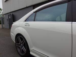 Image 28/99 of Mercedes-Benz S 65 AMG L (2006)