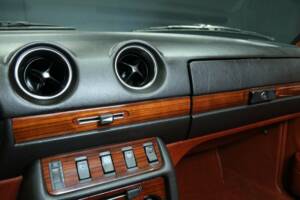Image 21/50 of Mercedes-Benz 280 CE (1980)