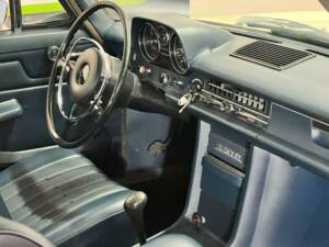 Bild 35/46 von Mercedes-Benz 220 D (1972)