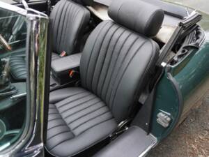 Image 13/25 de Jaguar E-Type (1970)