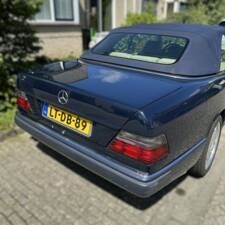 Image 8/8 of Mercedes-Benz 300 CE-24 (1993)