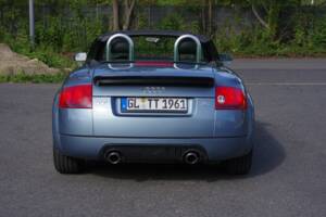 Image 8/20 de Audi TT 3.2 quattro (2004)
