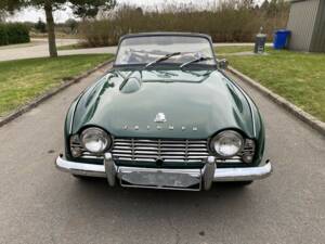 Image 2/66 of Triumph TR 4 (1964)