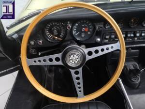 Image 27/51 de Jaguar E-Type (1970)