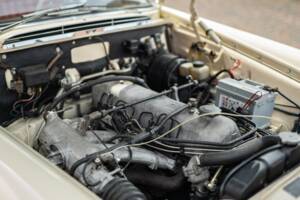 Image 10/42 of Mercedes-Benz 220 SE b (1965)