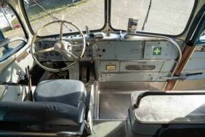 Image 2/8 of GMC PD-4151 "Silversides" (1948)