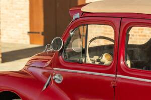 Immagine 32/50 di Renault 4 CV Décapotable (1957)