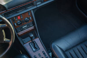Image 32/44 de Mercedes-Benz 500 SEL (1984)