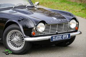 Image 22/37 of Triumph TR 4 (1965)