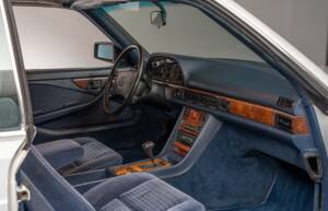 Bild 23/35 von Mercedes-Benz 560 SEC (1988)