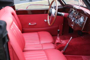 Image 25/40 de Jaguar XK 120 DHC (1953)