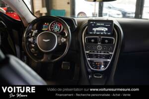 Image 7/29 of Aston Martin DB 11 V12 (2018)