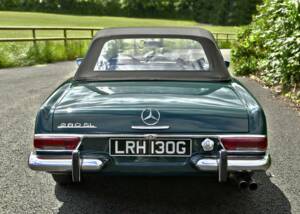 Image 14/38 of Mercedes-Benz 280 SL (1969)