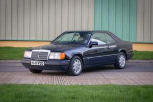 Bild 8/30 von Mercedes-Benz 300 CE (1992)