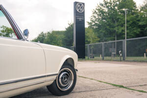 Image 25/60 of Mercedes-Benz 230 SL (1967)