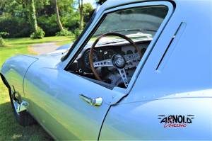 Image 16/31 de Jaguar E-Type (1968)