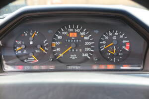 Image 19/71 of Mercedes-Benz 300 E 4-Matic (1990)
