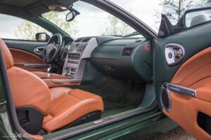 Image 6/17 of Aston Martin V12 Vanquish (2004)