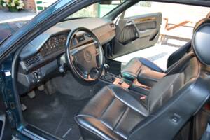 Immagine 10/15 di Mercedes-Benz E 220 (1996)