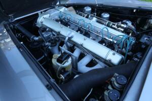 Bild 29/50 von Aston Martin DB 6 (1968)