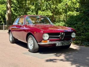 Image 23/48 of Alfa Romeo Giulia 1600 GT Junior (1972)