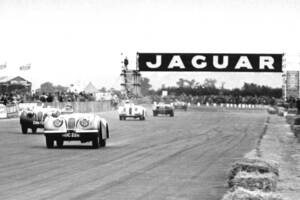 Image 12/50 of Jaguar XK 120 OTS (1950)