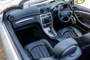 Image 40/50 of Mercedes-Benz CLK 55 AMG (2003)