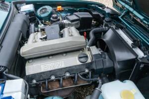 Image 34/50 of BMW 316i Touring (1993)
