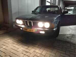 Bild 36/113 von BMW 735i (1986)