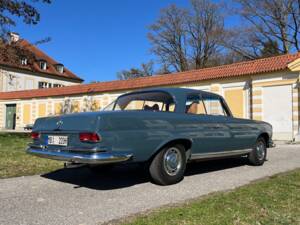 Imagen 8/65 de Mercedes-Benz 220 SE b (1961)