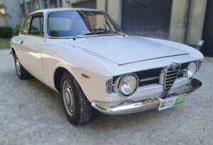 Image 3/39 of Alfa Romeo Giulia GT 1300 Junior (1970)