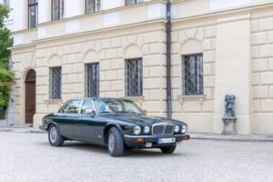 Image 1/7 de Daimler Double Six (1991)