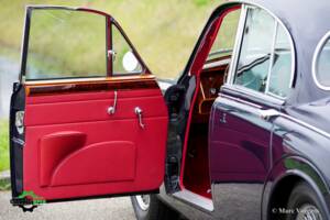 Image 4/42 of Jaguar Mk II 3.8 (1963)