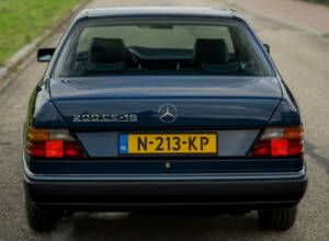 Bild 45/79 von Mercedes-Benz 200 CE (1993)