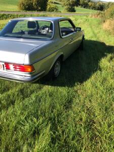 Afbeelding 7/53 van Mercedes-Benz 230 CE (1984)