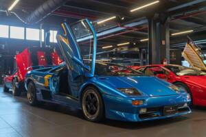 Image 2/36 of Lamborghini Diablo SV (1998)
