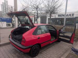 Bild 22/23 von Lancia Delta 1.6 HF (1990)