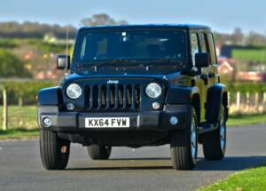 Image 3/50 de Jeep Wrangler Sahara 4.0L (2014)
