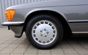 Image 49/96 of Mercedes-Benz 560 SL (1987)