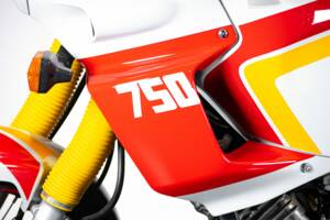 Image 12/35 de Yamaha XTZ 750 Super Ténéré (1989)