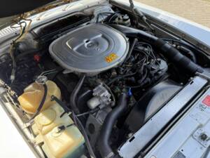 Afbeelding 33/44 van Mercedes-Benz 560 SL (1986)