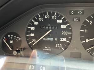 Bild 26/26 von BMW 320i (1990)