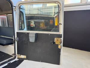 Image 33/45 de Land Rover Defender 110 (1991)