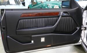 Immagine 29/43 di Mercedes-Benz E 200 (1994)