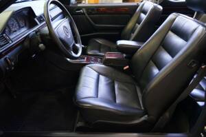 Immagine 20/30 di Mercedes-Benz 320 CE (1993)