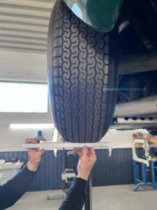 Image 33/80 of Lister Knobbly (1956)