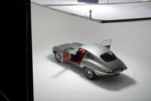 Bild 23/50 von Jaguar E-Type 3.8 Helm (1963)
